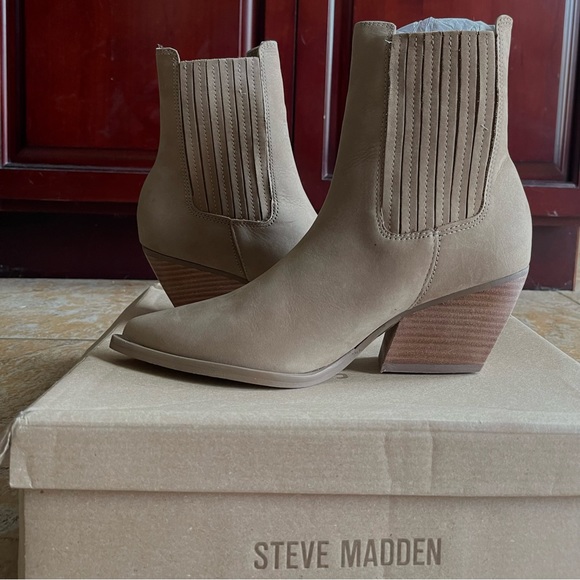 Steve Madden Genuine Leather Point Toe Western Cowboy Heeled Ankle Boot Booties - Picture 10 of 17